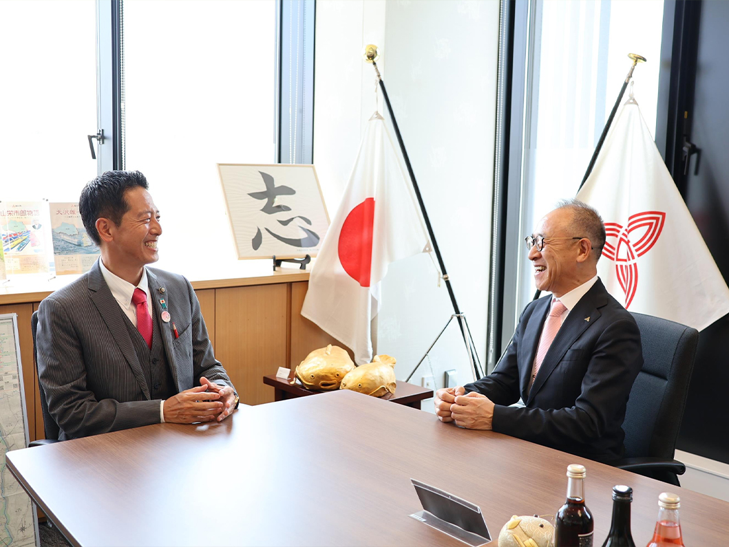 埼玉県吉川市 市制施行30周年記念事業 市長・教育長写真